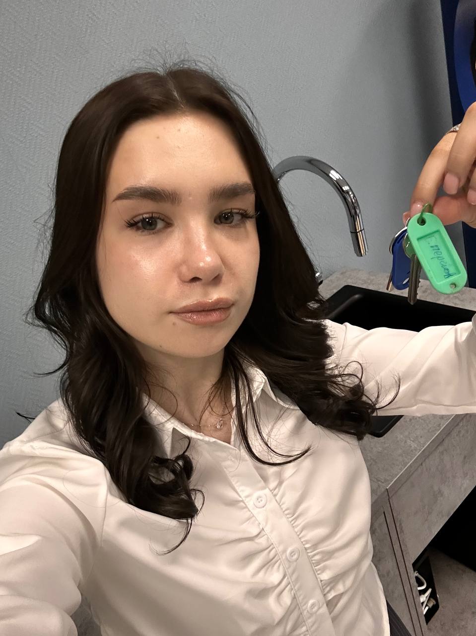 Sophie with keys